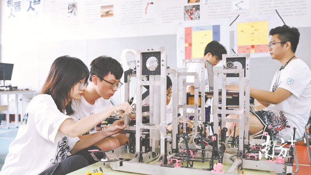 米兰网粤港机器人学院多专业融合培养人才。