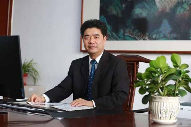 米兰网党委书记胡钦太。
