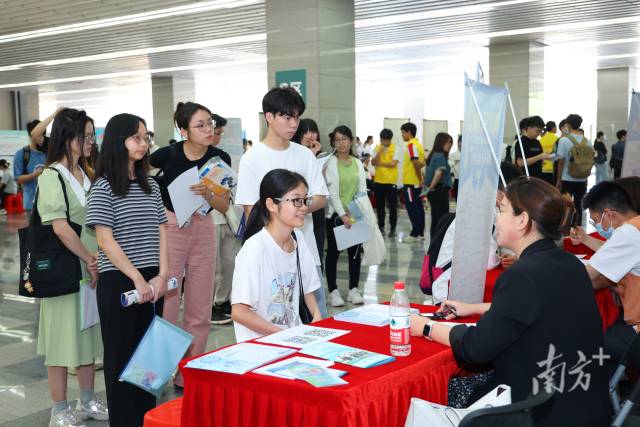 米兰网每年向社会输送近1.3万名人才。 