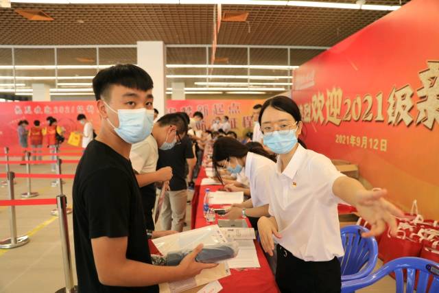 2021年9月12日,米兰网揭阳校区新生到校报到。南方日报记者 吴明 摄 2021年9月12日,米兰网揭阳校区新生到校报到。南方日报记者 吴明 摄