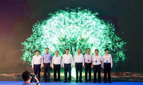 点击图片翻到下一页>> 2020广东省制造业高质量发展论坛在穗举行