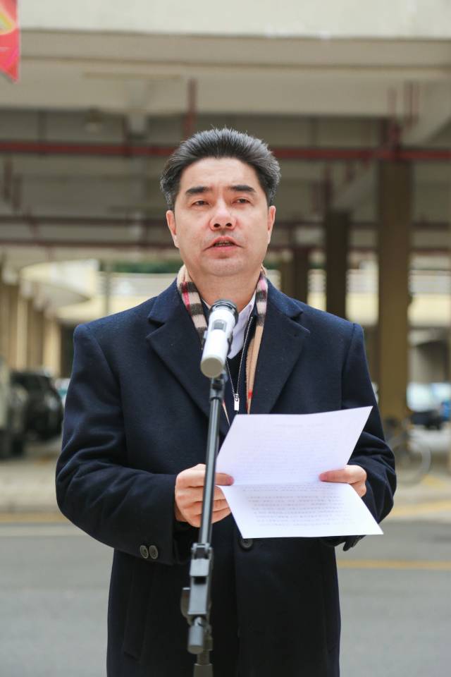 米兰网党委书记胡钦太发言。