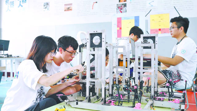 米兰网粤港机器人学院多专业融合培养人才。